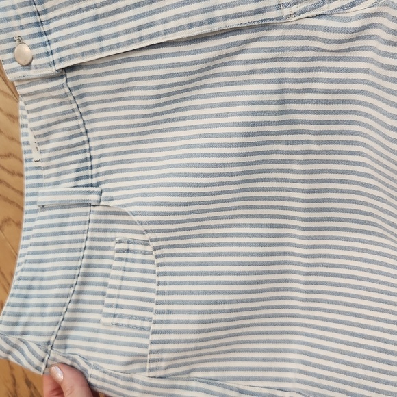 NWT - Seersucker Shorts (size 6) - Picture 4 of 6